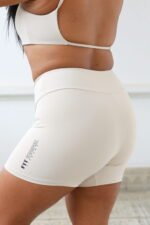 Short meia coxa Off white - Imagem 3