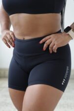 Short meia coxa Preto