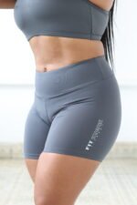 Short meia coxa Cinza