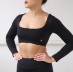 Cropped manga longa cruzado Preto