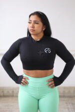 Cropped manga longa fechado Preto - Imagem 4